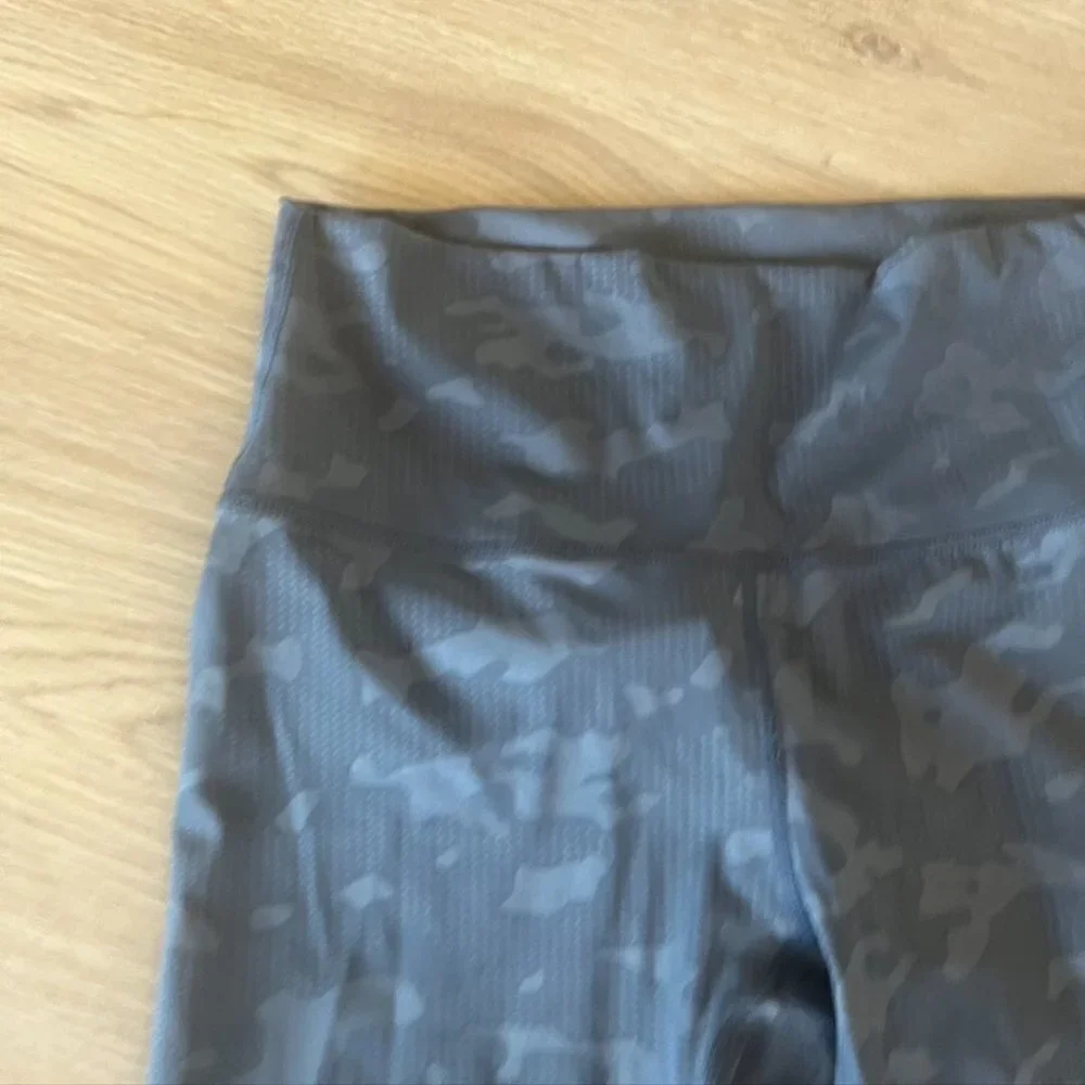** Zyia Active Gray Battleship Camo Luxe Hi-Rise 7/8 Leggings Athletic Small